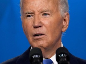 Biden confused face press conference AP 640x480.