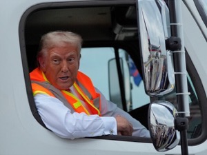 Trump Arrives in Garbage Truck 640x480.