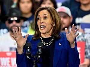 Kamala harris in nevada 640x480.